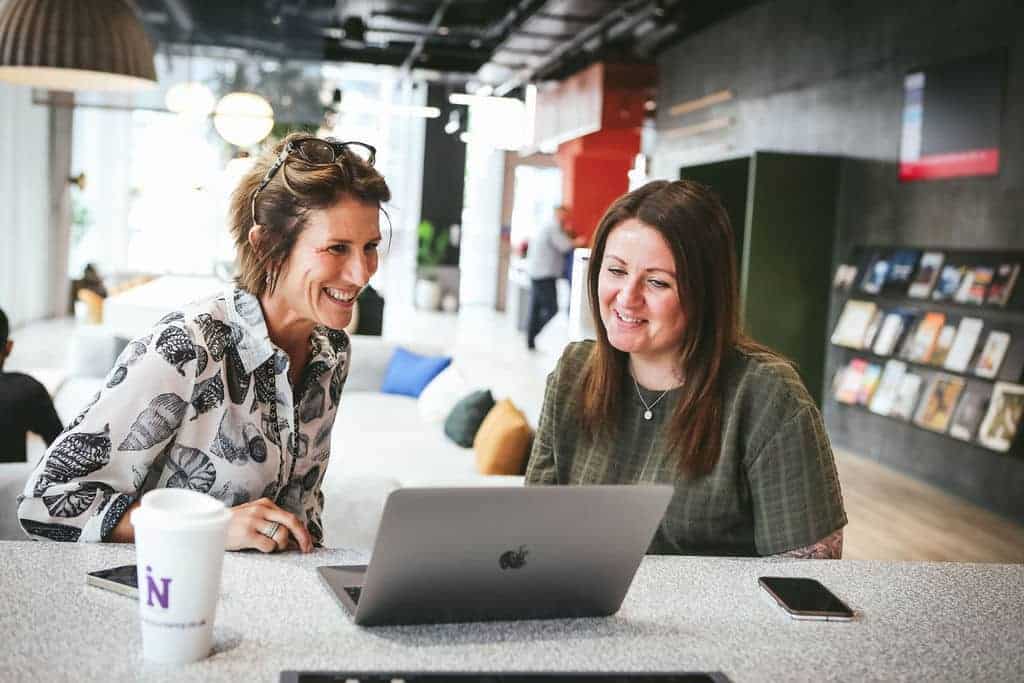 an image of a local accountant showcasing the benefits of hiring a local accountant
